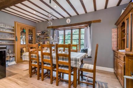 5 bedroom Country House to let in Knightshill Farm, Lea, Ross-on-Wye, HR9