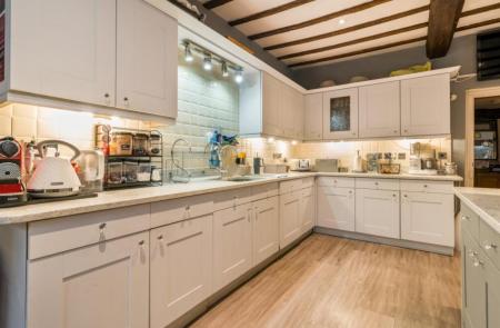 5 bedroom Country House to let in Knightshill Farm, Lea, Ross-on-Wye, HR9