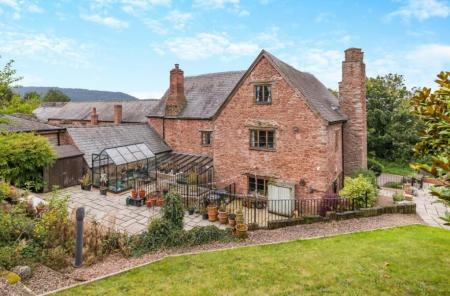 5 bedroom Country House to let in Knightshill Farm, Lea, Ross-on-Wye, HR9