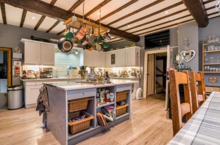 5 bedroom Country House to let in Knightshill Farm, Lea, Ross-on-Wye, HR9