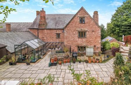 5 bedroom Country House to let in Knightshill Farm, Lea, Ross-on-Wye, HR9