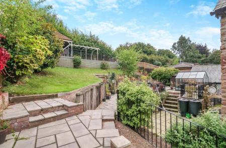 5 bedroom Country House to let in Knightshill Farm, Lea, Ross-on-Wye, HR9