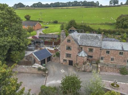 5 bedroom Country House to let in Knightshill Farm, Lea, Ross-on-Wye, HR9