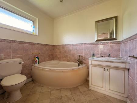 3 bedroom Bungalow for sale in Walkers Green, Marden, Hereford, HR1