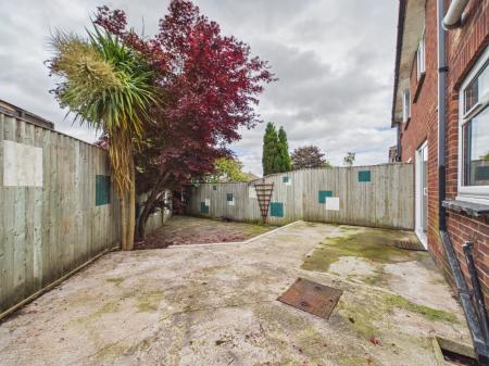 4 bedroom Semi-detached house for sale in Arkwright Close, Whitecross, Hereford, HR4