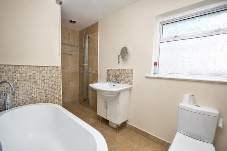 4 bedroom Semi-detached house for sale in Arkwright Close, Whitecross, Hereford, HR4