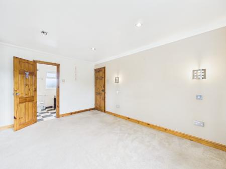 4 bedroom Semi-detached house for sale in Arkwright Close, Whitecross, Hereford, HR4