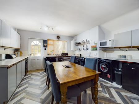 2 bedroom Flat to let in Holme Lacy Road, Putson, Hereford, HR2