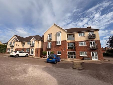 2 bedroom Flat to let in Gloucester Road, Ross-on-Wye, HR9