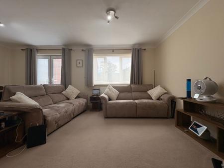 2 bedroom Flat to let in Gloucester Road, Ross-on-Wye, HR9