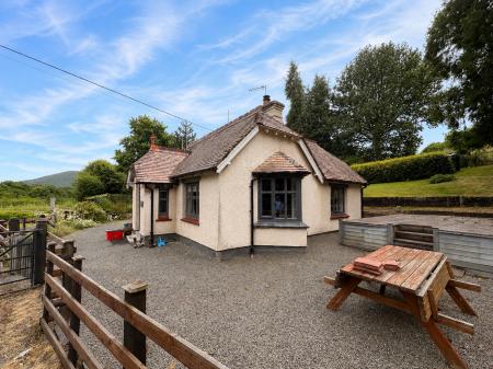 2 bedroom Bungalow to let in Llanwrthwl, Rhayader, LD1