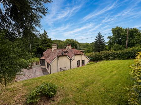 2 bedroom Bungalow to let in Llanwrthwl, Rhayader, LD1