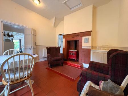 2 bedroom Bungalow to let in Llanwrthwl, Rhayader, LD1