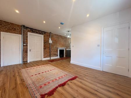 1 bedroom Flat to let in East Street, Pembridge, HR6
