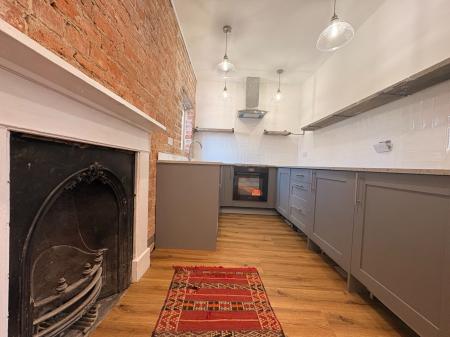 1 bedroom Flat to let in East Street, Pembridge, HR6