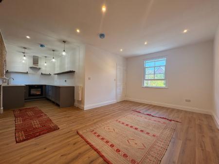 1 bedroom Flat to let in East Street, Pembridge, HR6