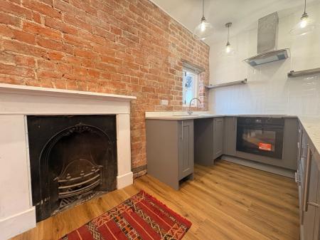 1 bedroom Flat to let in East Street, Pembridge, HR6