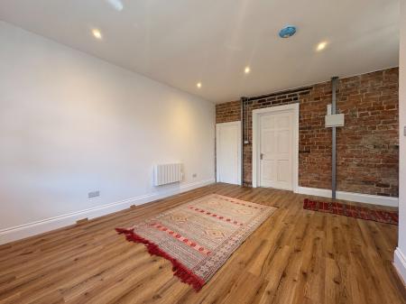 1 bedroom Flat to let in East Street, Pembridge, HR6