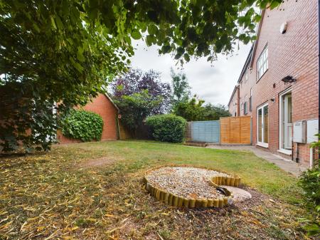 3 bedroom End of terrace house to let in Kernal Road, Whitecross, Hereford, HR4