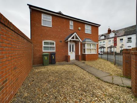 3 bedroom End of terrace house to let in Kernal Road, Whitecross, Hereford, HR4