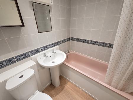 1 bedroom Flat to let in Nicholson Court, Bobblestock, Hereford, HR4