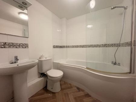 2 bedroom Flat to let in Hill Street, Ross-on-Wye, HR9