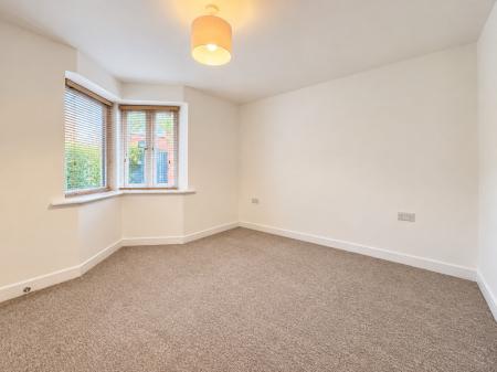 2 bedroom Flat to let in Hill Street, Ross-on-Wye, HR9