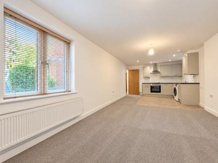 2 bedroom Flat to let in Hill Street, Ross-on-Wye, HR9