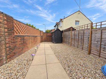2 bedroom End of terrace house to let in Asquith Close, Hereford, HR4