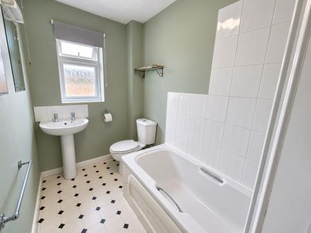 2 bedroom End of terrace house to let in Asquith Close, Hereford, HR4