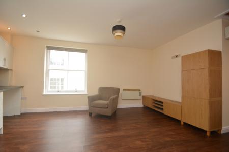2 bedroom Flat to let in High Street, Ross-on-Wye, HR9