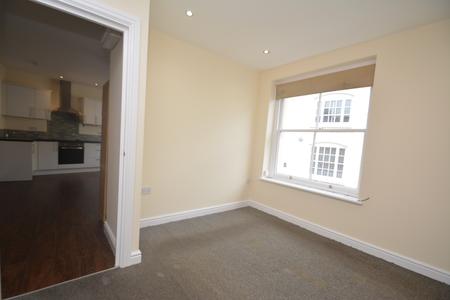 2 bedroom Flat to let in High Street, Ross-on-Wye, HR9