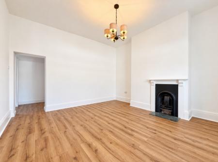 1 bedroom Flat to let in East Street, Pembridge, HR6
