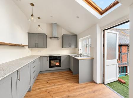 1 bedroom Flat to let in East Street, Pembridge, HR6