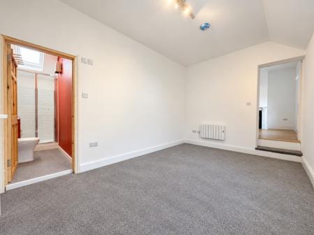 1 bedroom Flat to let in East Street, Pembridge, HR6