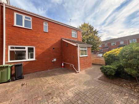 3 bedroom End of terrace house to let in Plover Close, Hereford, HR2