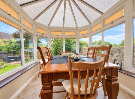 4 bedroom Detached house to let in Priory Lea, Walford, Ross-on-Wye, HR9