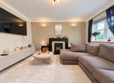 4 bedroom Detached house to let in Priory Lea, Walford, Ross-on-Wye, HR9