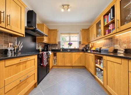 4 bedroom Detached house to let in Priory Lea, Walford, Ross-on-Wye, HR9