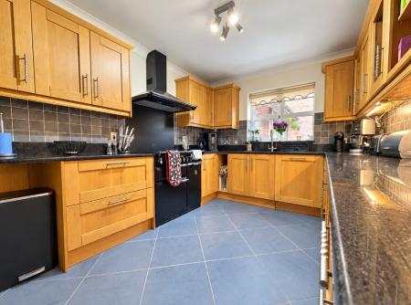 4 bedroom Detached house to let in Priory Lea, Walford, Ross-on-Wye, HR9