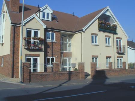 2 bedroom Flat to let in Gloucester Road, Ross-on-Wye, HR9