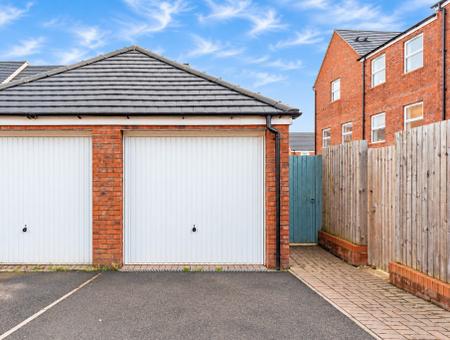 4 bedroom Town house to let in Red Norman Rise, Hereford, HR1