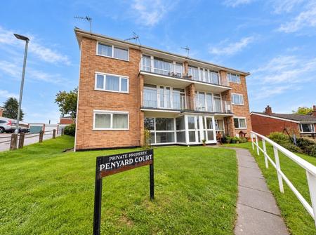 2 bedroom Flat to let in Waterside, Ross-on-Wye, HR9