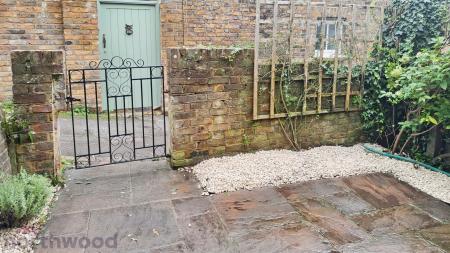 2 bedroom Terraced House for sale in Castle Place, Town Center, High Wycombe, HP13