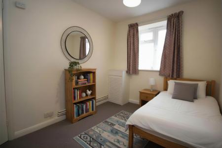 2 bedroom Ground floor maisonette for sale in Clifton Court, Marlow Road, Cressex, High Wycombe, HP11