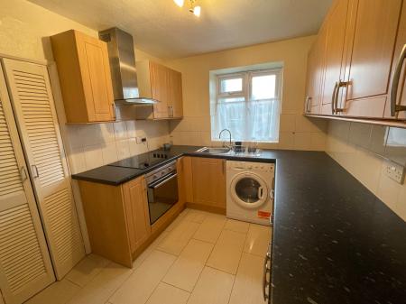 2 bedroom Ground floor maisonette for sale in Clifton Court, Marlow Road, Cressex, High Wycombe, HP11