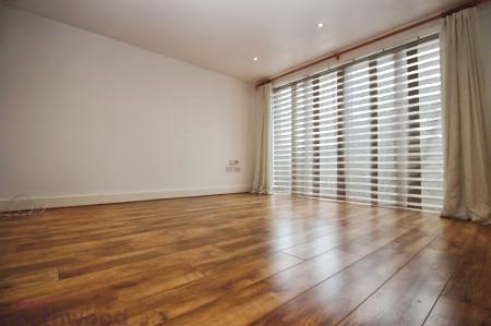 2 bedroom Flat for sale in Ryemead Boulevard, High Wycombe, HP11