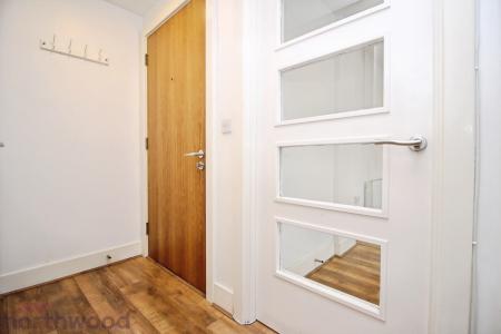 2 bedroom Flat for sale in Ryemead Boulevard, High Wycombe, HP11