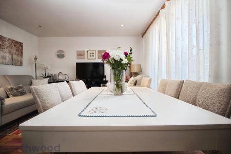 2 bedroom Flat for sale in Ryemead Boulevard, High Wycombe, HP11