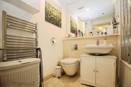 2 bedroom Flat for sale in Ryemead Boulevard, High Wycombe, HP11